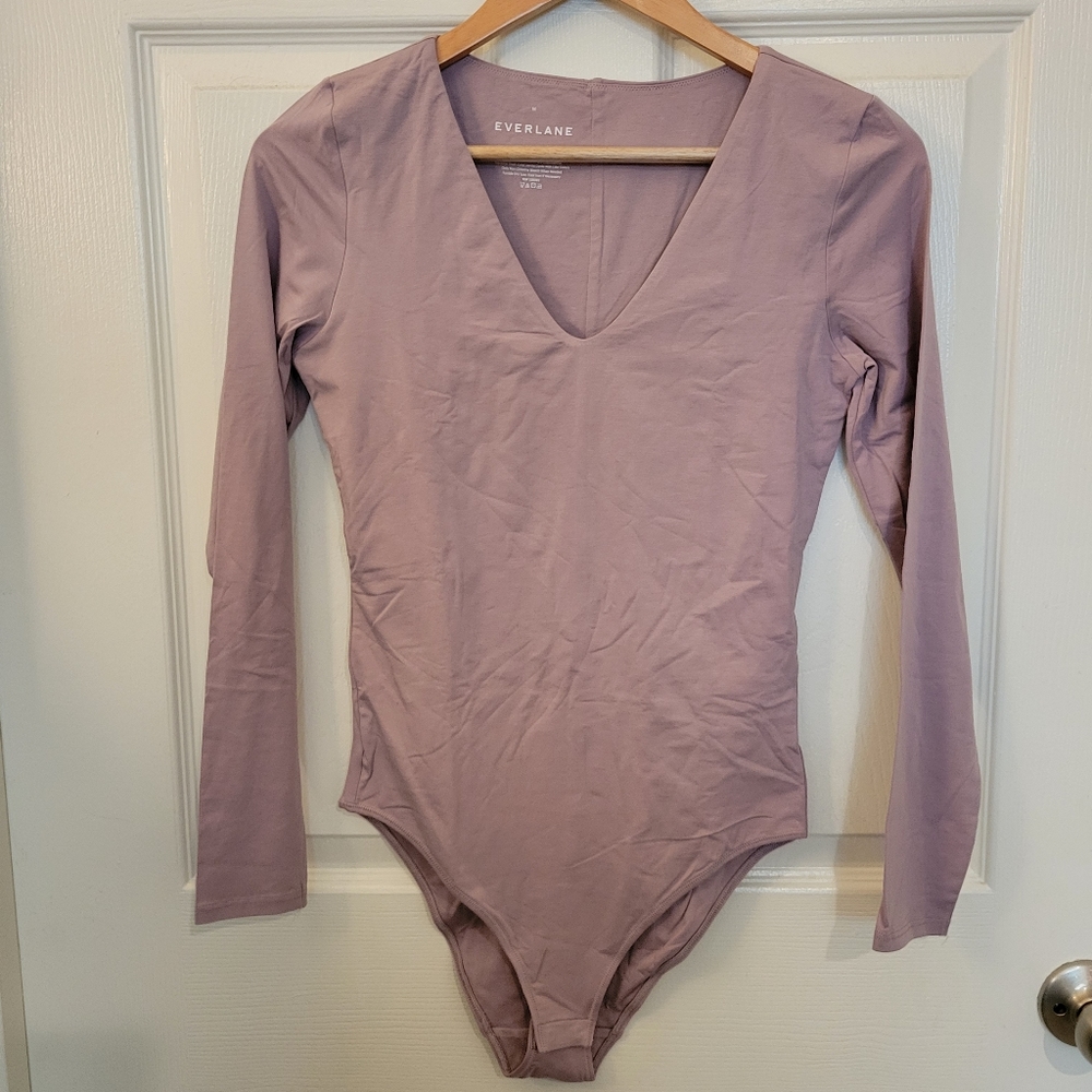 Everlane womens lilac v-eck bodysuit